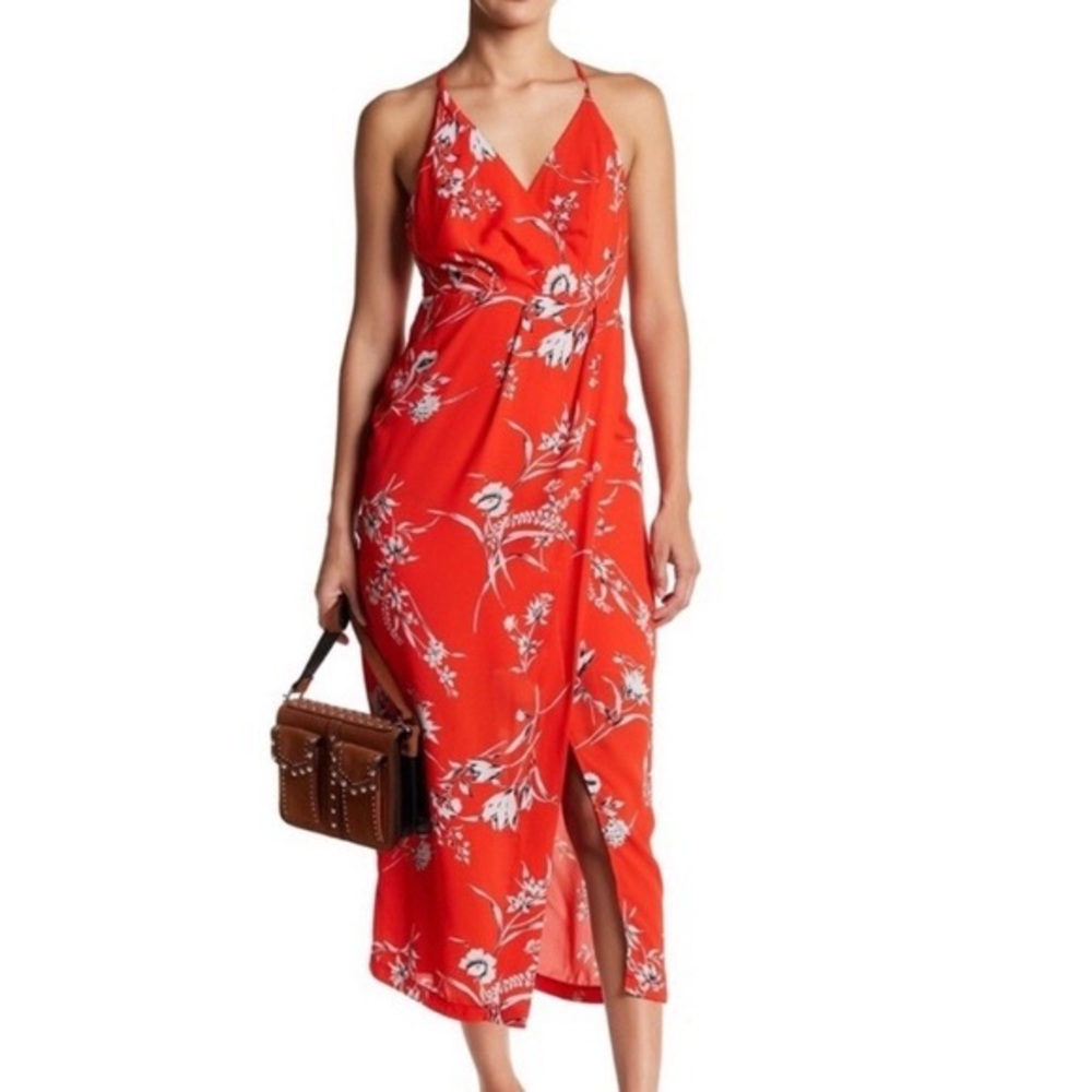 Stunning floral maxi dress with criss cross back and side stilt . Size M. EUC